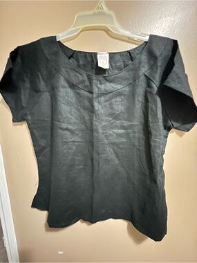 Women’s Black linen Short Sleeve Scoop Neck Top